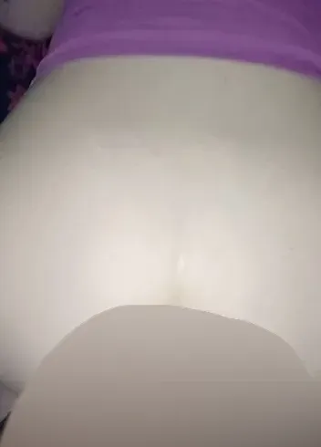 Schön auf den Arsch Gespritzt ...und dann Rein mit den Schwanz in meine gleiche Arschvotze