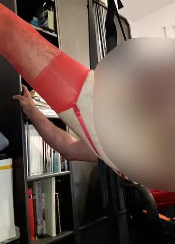 Die Sissy muss in der Liebesschaukel ihren Arsch hinhalten - Sie wird ordentlich gefickt - Arschsissy69 Anal Video