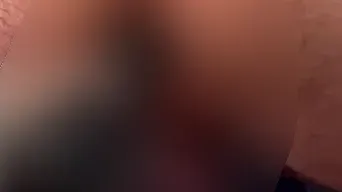 Die Sissy wird mit dem großen Dildo durchgefickt