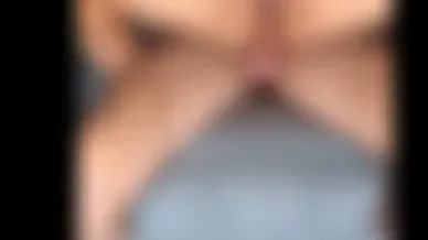 Ich reite seinen Schwanz mit meinem Arsch, danach spritzt er mir auf die Titten. - Teilausschnitt