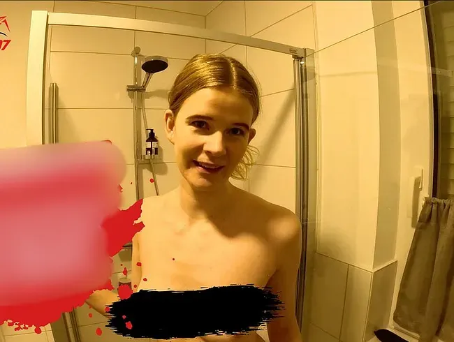 Erstes mal für Teen Schlampe! Anale NS Dusche! Den Darm bis zum Rand voll gepisst! - Bikergirl_97