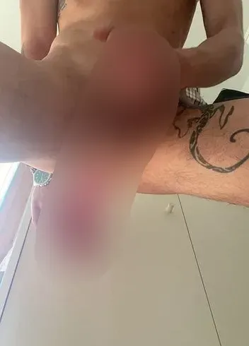 Wie ich diesen großen roten Schwanz in meinem Arsch genieße!!!