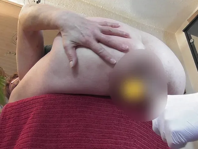 Arschfotze penetriert, mein lieber Nachbar war mir sehr behilflich...