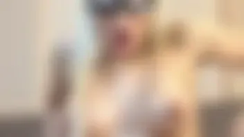 Geöltes Katzenmädchen mit Dildo-Tease - Crazywifeslutxxx