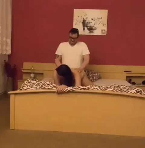 Lautes Stöhnen während ich in meinen Arsch gefickt werde - Cumonatallgirl