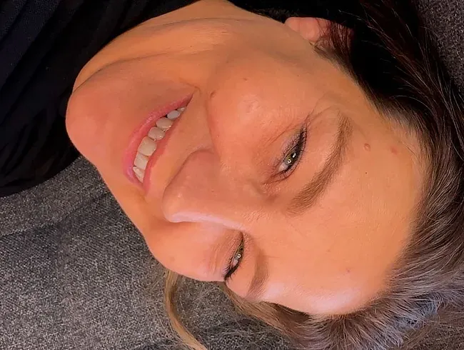 Dreifache Penetration mit 5 Orgasmen macht mich so fertig, dass ich kaum noch sprechen kann!