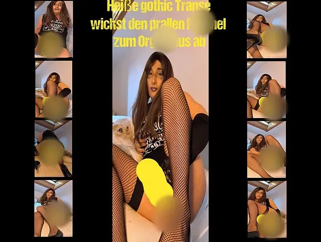 Heiße gothic Transe wichst den prallen Pimmel zum Orgasmus ab