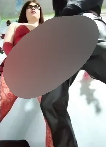 Mein Freund vögelt mich hart und tief, aber keiner von uns kommt.