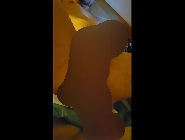 Analplug mit Eiern gefüllt