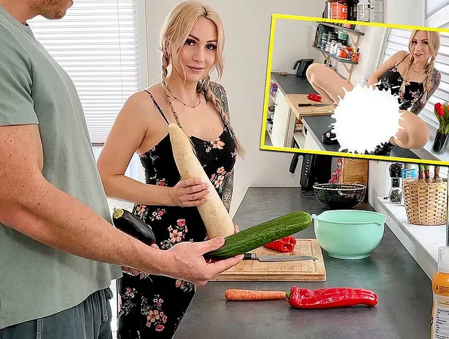 Perverse Gemüsespiele mit dem notgeilen Nachbarn und plötzlich klingelte seine Ehefrau!