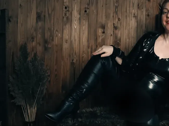 Pralle Kurven in Lack & Leder - Leck meinen Arsch (1)