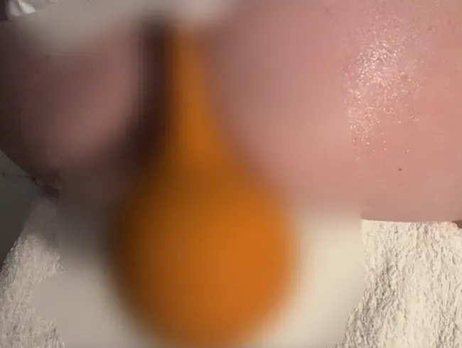 Geile Analspiele! Klistierspritzen füllen meinen Arsch