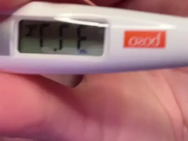 Anal Extrem - Maribel ist krank und braucht Thermometer und Zäpfchen in den Arsch