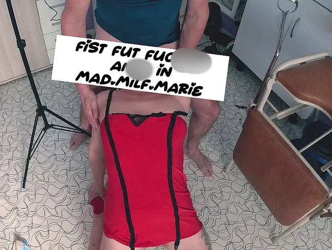 Fist Fit Fut- Fotzenfüllung fein hinein, eine Hand passt da schon rein! - MadMilfS Anal Video
