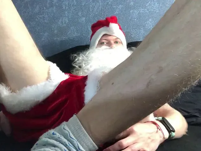 Der kleine Weihnachtsmann reitet einen Dildo und kommt viel