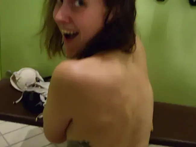 Im Schwimmbad in den Arsch gefickt