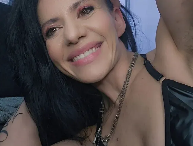 Analdehnung in Nahaufnahme. Abspritzen? Sieh zu, wie ich meinen Analkanal für dich dehne? Ist es das, was du wolltest?