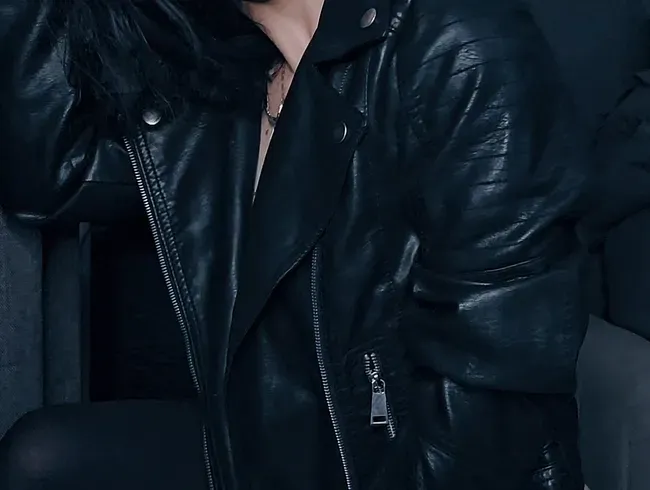 Natalie Carter Xxx Explizite Analpenetration in Lederjacke