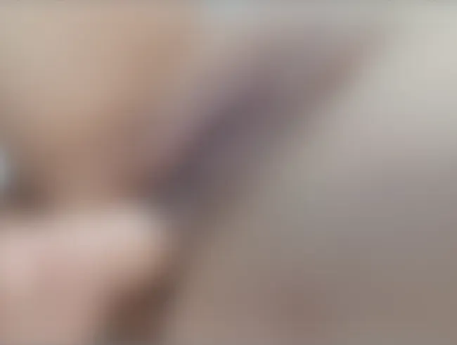 Ich nehme mein Loch ganz genau auf, mit meinem großen dicken Dildo darin