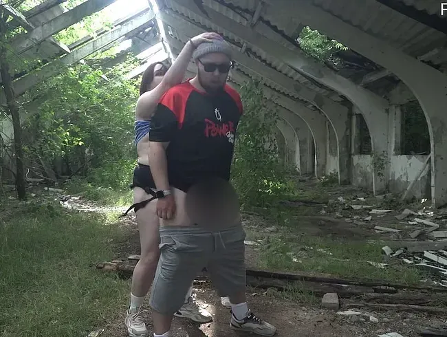 Heißer öffentlicher Analverkehr bei sonnigem Wetter (Analverkehr, Analverkehr, russische Geliebte) - Polysweet Anal Video