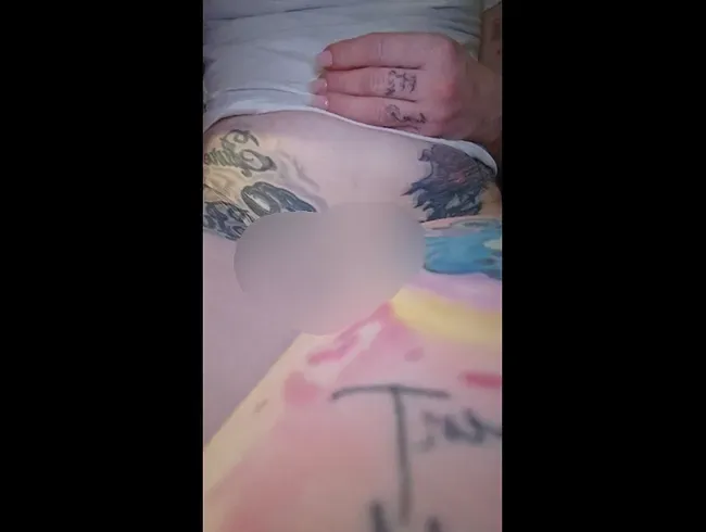 Spieleabend - Sie genießt die Zeit mit ihrem Spielzeug