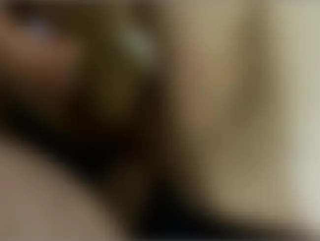 Analer Creampie und gleichzeitig noch mit Druckwellenvibrator den Kitzler massiert in Nahaufnahme