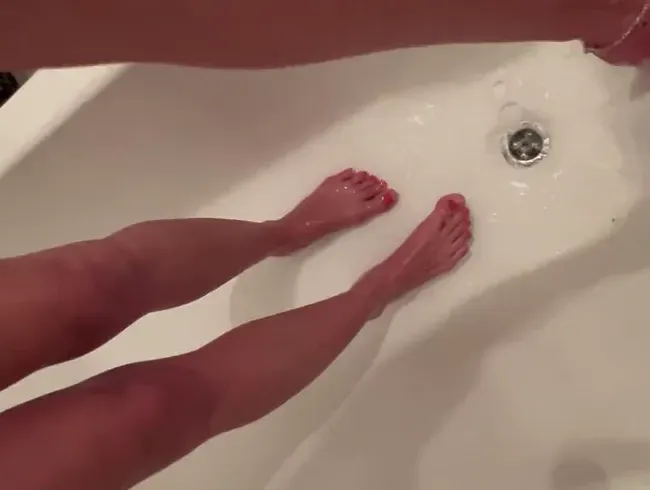 Spiegeln und auf die Beine pissen