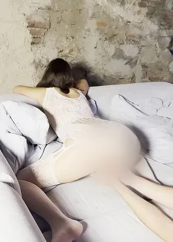 Analfick auf Couch mit geilem auslaufendem Creampie.