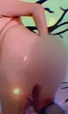 Diese kleine Hexe möchte einen noch härteren Analsex mit einem noch größeren und dickeren Dildo nachholen.