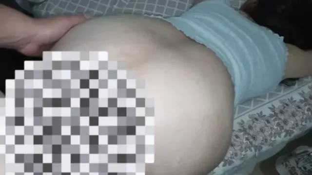 Amateur-kurvige reife MILF Schlampe schreit und stöhnt nach Sperma auf dem Arsch