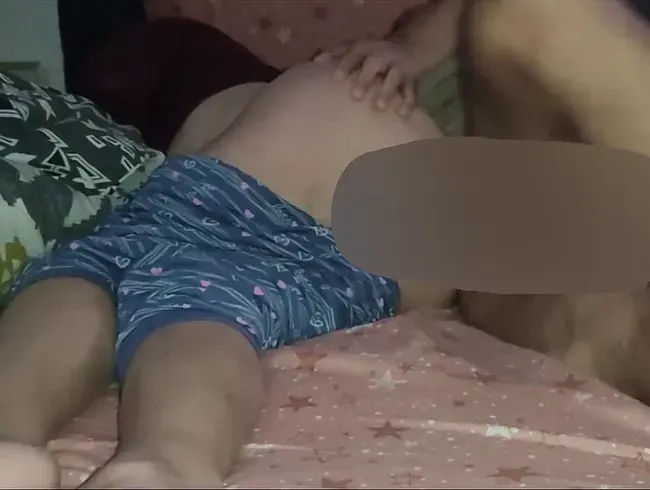 Bett mit heißer, reifer MILF Schlampe teilen – Anal Creampie