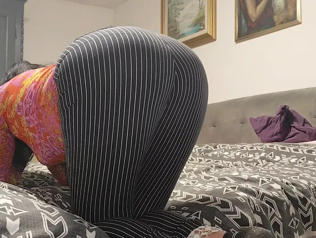 Verheiratete Frau wird gevögelt, während ihr Mann arbeitet